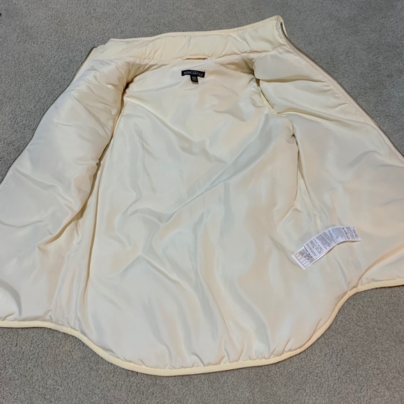 Mercantile cream puffer zip up vest - Picture 4 of 4